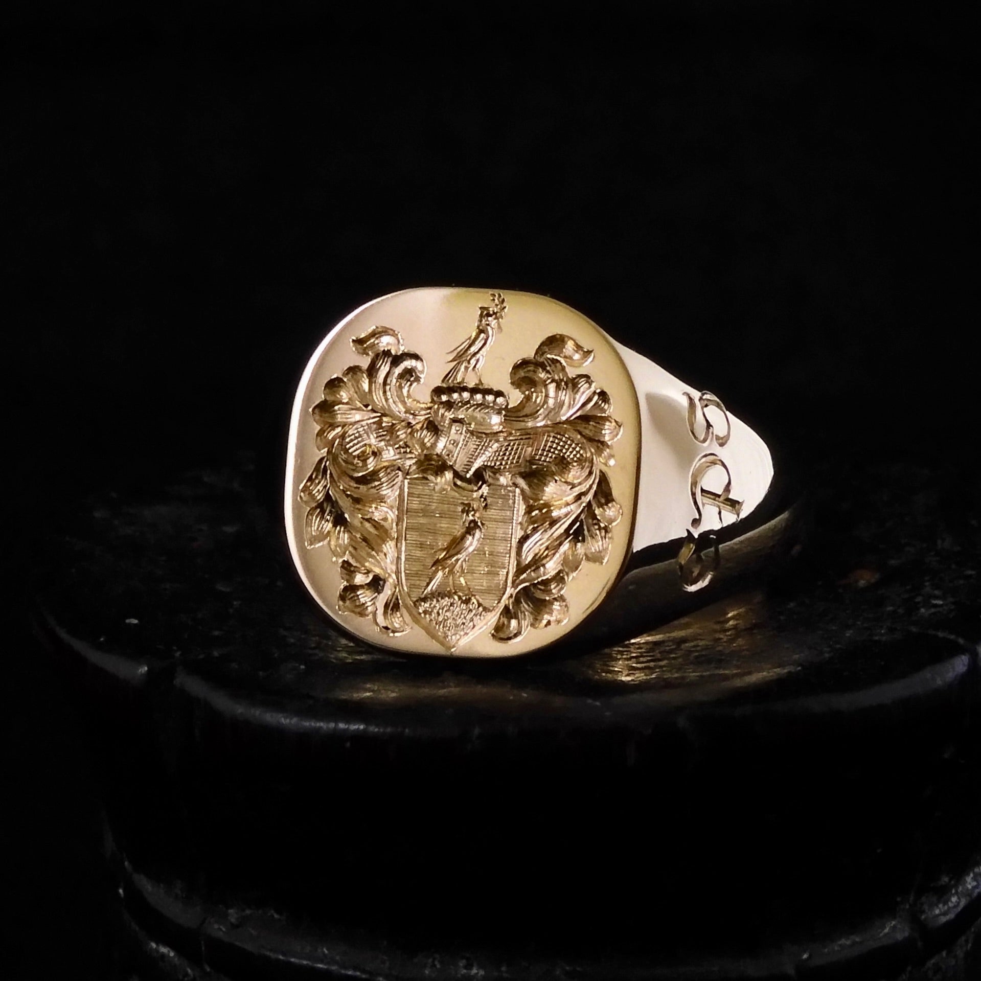 Family Coat of Arms Seal Engraved 16mm x 16mm  -  18 Carat Yellow Gold Signet Ring