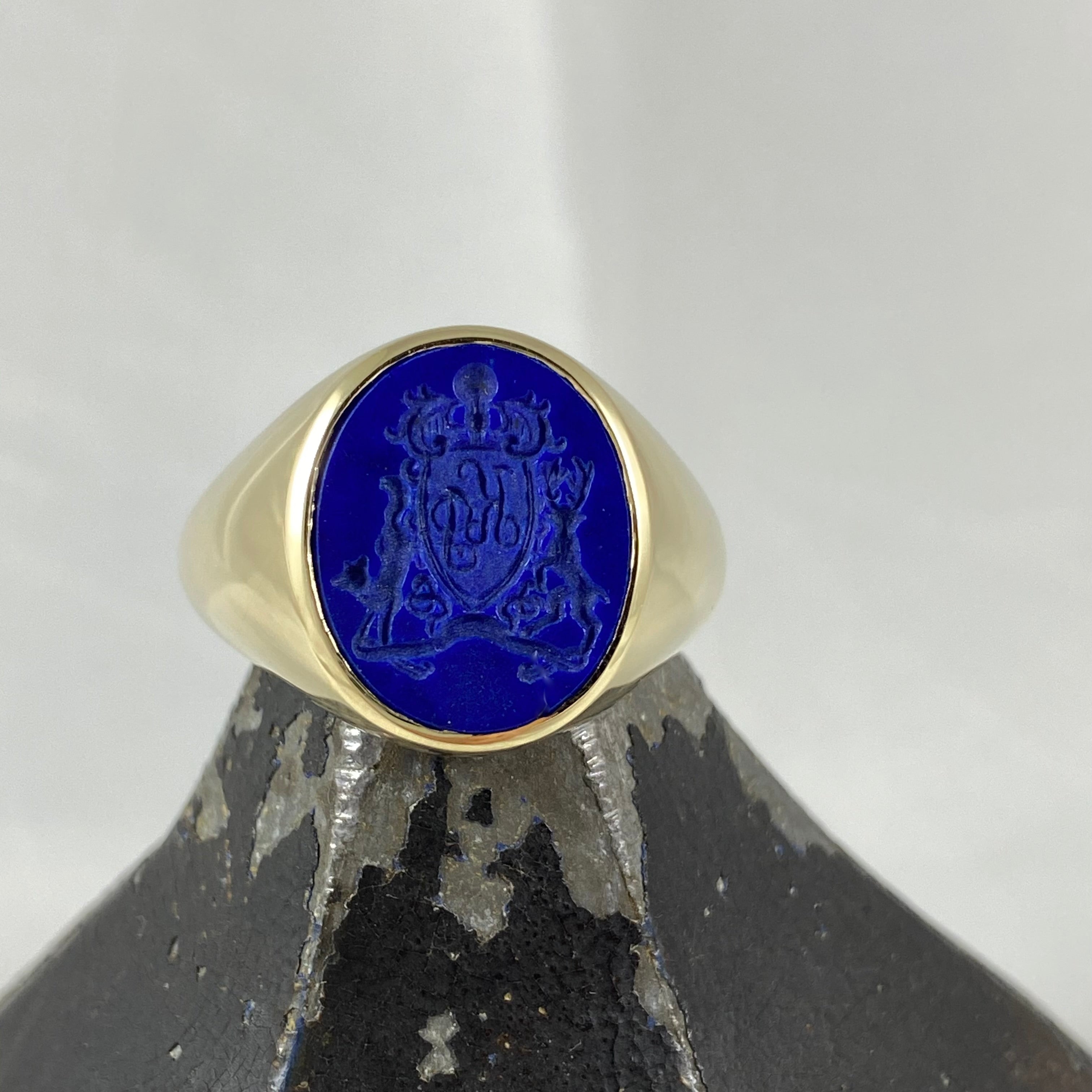 Seal Engraved Lapis Lazuli Coat of Arms  -  9 Carat Yellow Gold Signet Ring