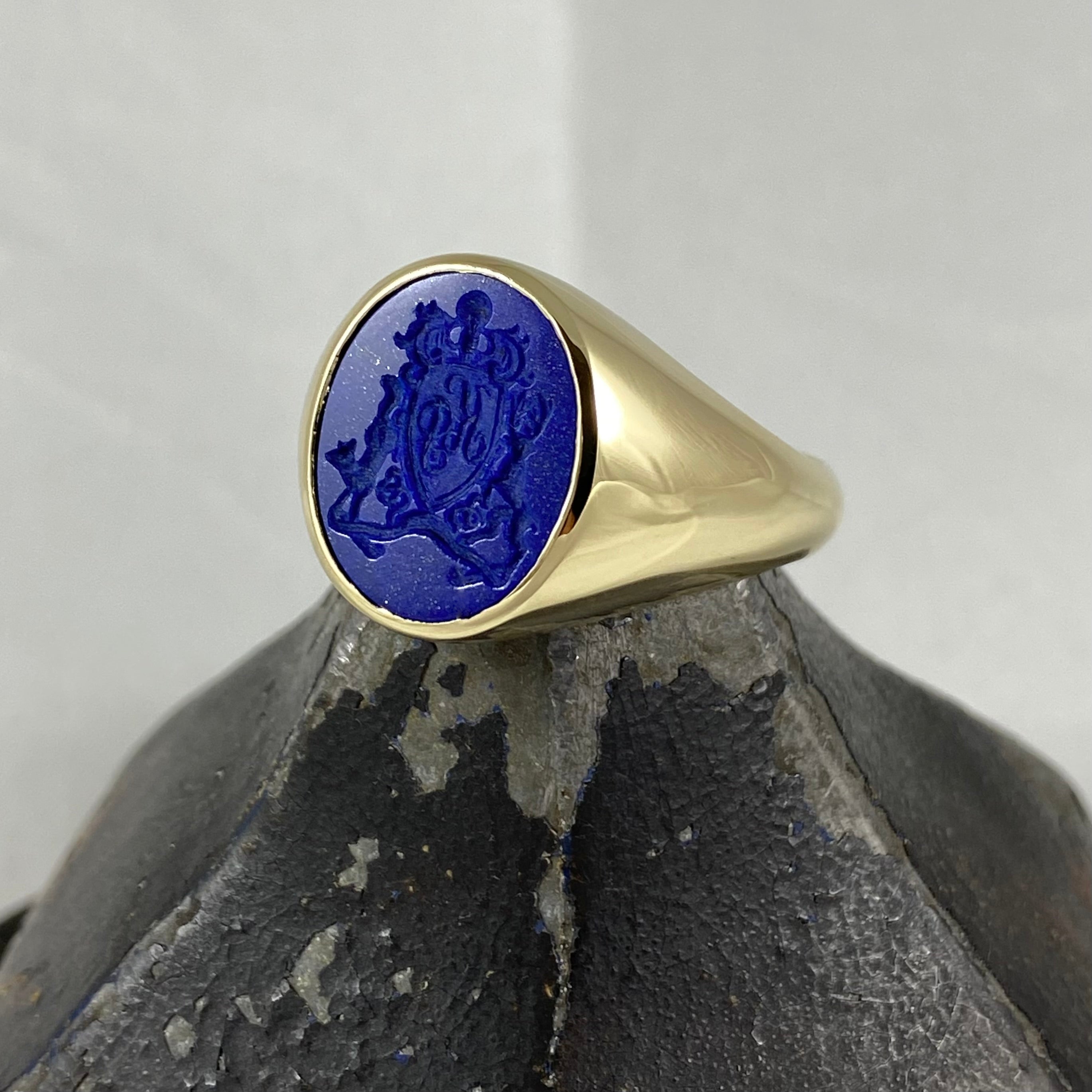 Seal Engraved Lapis Lazuli Coat of Arms  -  9 Carat Yellow Gold Signet Ring