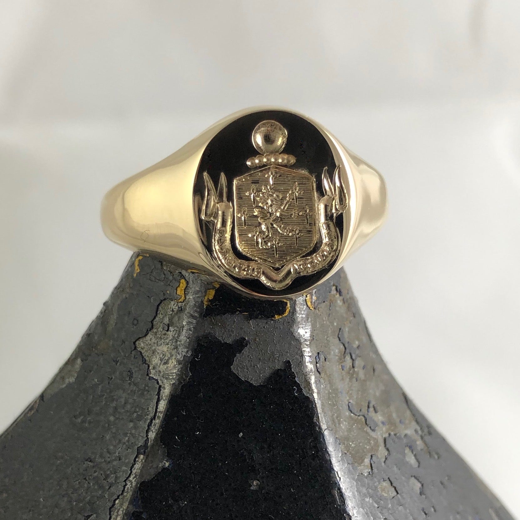 Family Coat of Arms Seal Engraved 16mm x 13mm Oval -  18 Carat Yellow Gold Signet Ring