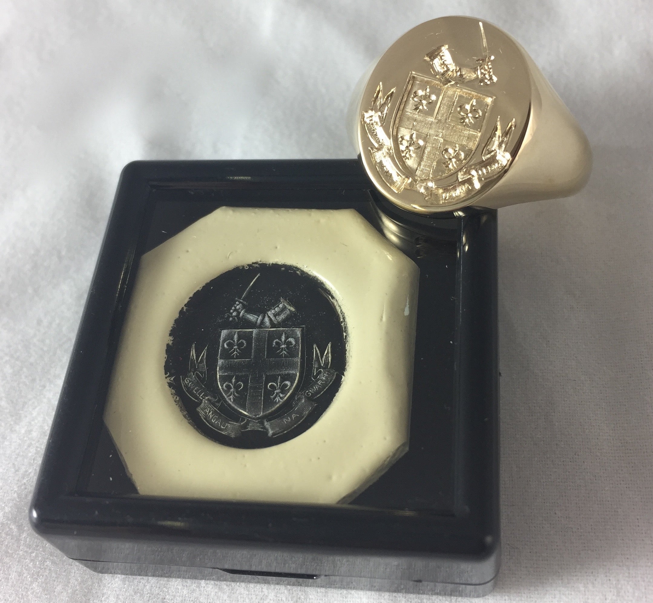 Family Coat of Arms Seal Engraved 16mm x 13mm Oval -  9 Carat Yellow Gold Signet Ring